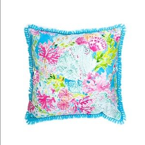 REVERSIBLE Lilly Pulitzer indoor/outdoor pillow!
